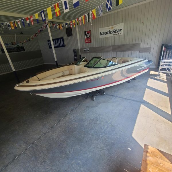 2018 - Chris-Craft Launch 23 - Image 4