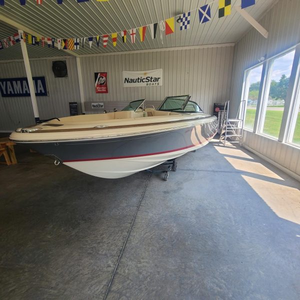 2018 - Chris-Craft Launch 23 - Image 5