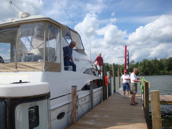 2001 - Carver 396 Motor Yacht - Image 12